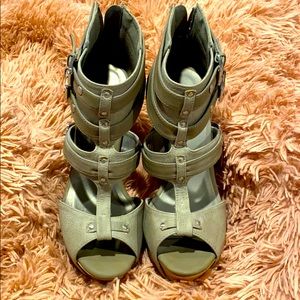 Shi wedge heels size 8